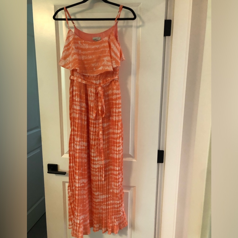 Gorgeous coral summer maxi dress! Excellent used condition with a tie waist